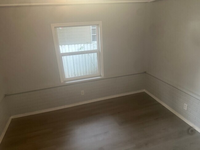 Foto del edificio - 615 W Morrell St