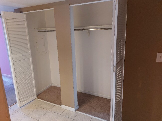 Building Photo - 350 Plum Creek Dr