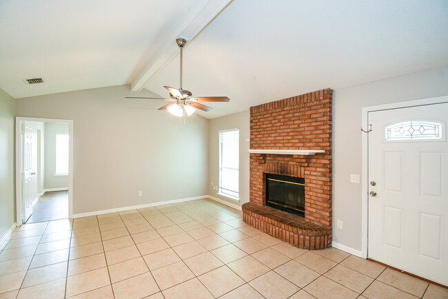 Building Photo - 1804 Sherwood Dr