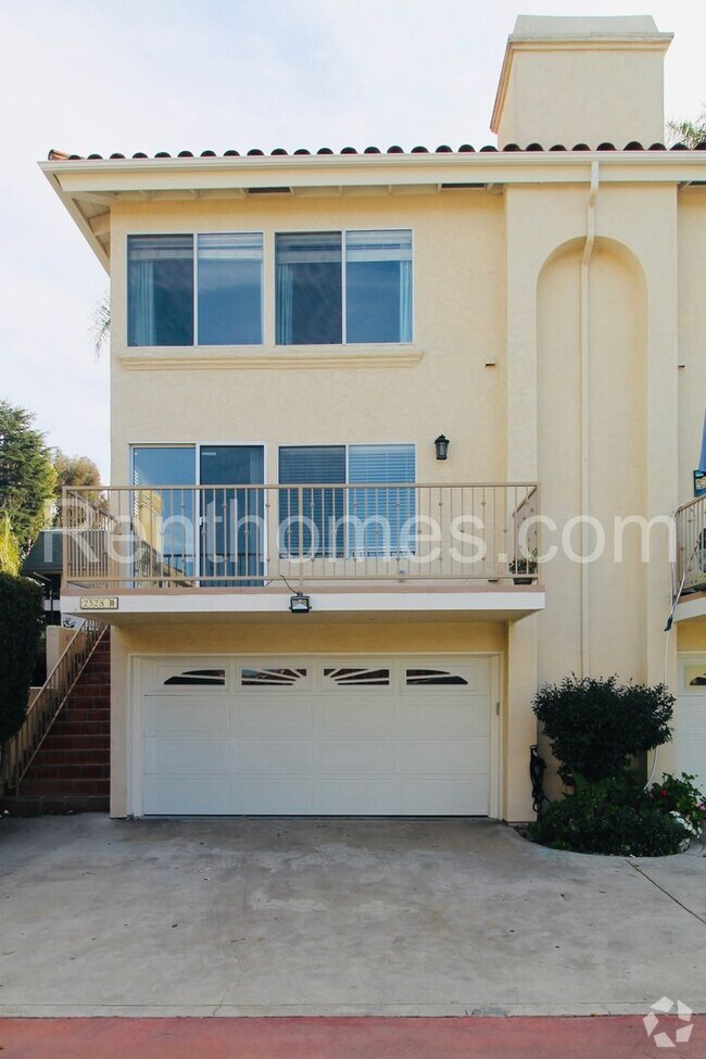 Building Photo - 2528 Navarra Dr
