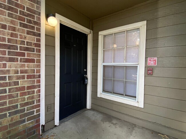 Building Photo - Upgraded 2BD/2BA Condo in Park Central Com...