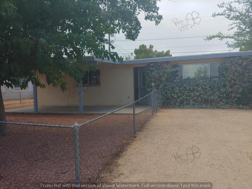 Primary Photo - 2232 Davis Ave