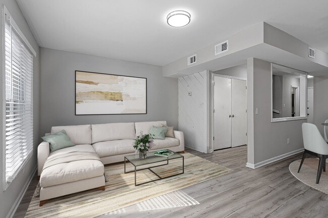 Building Photo - Beautifully Renovated Townhouse Near Downtown Clayton