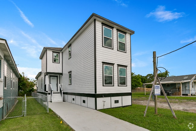 Building Photo - 4536 Laine Ave