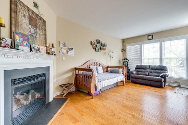 Building Photo - 2457 Silk Ct