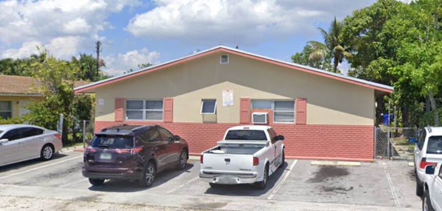 Foto principal - 2721 SW 8th St