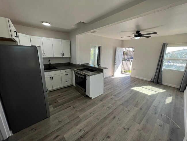 Building Photo - Fully Renovated 2 Bedroom 2 Bathroom in Ci...
