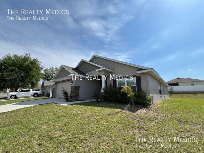 Building Photo - Gorgeous 4 Bedroom, 2 Bathroom Home In Bev...