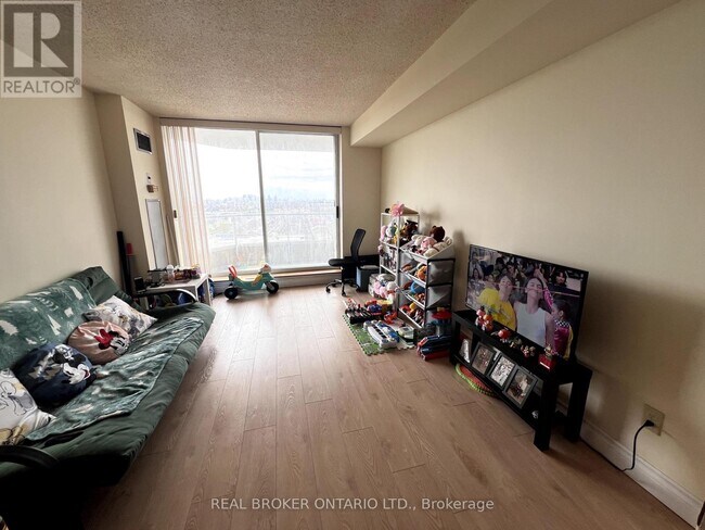 Photo du bâtiment - 400-1400 McLevin Ave