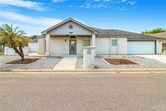 Building Photo - 715 Lake View Dr