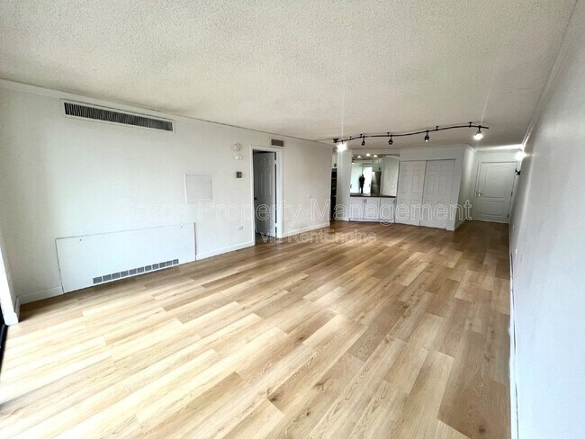 Building Photo - 1020 15th St
