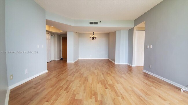 Building Photo - 3610 Yacht Club Dr