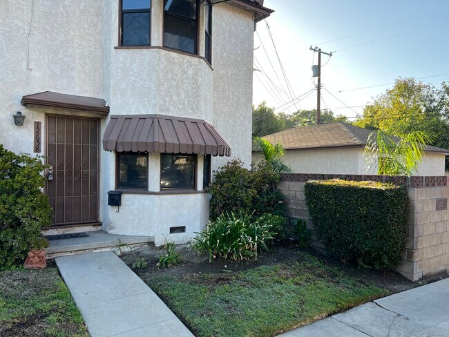 Exterior Front - 12658 Oxnard St