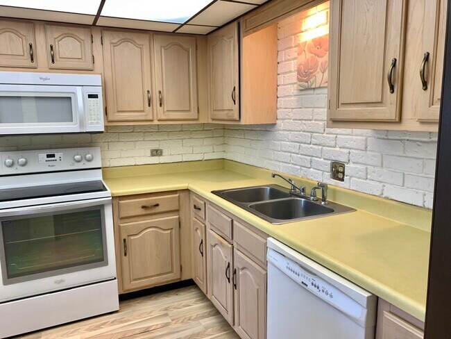 Foto del edificio - 13000 W Heiden Cir