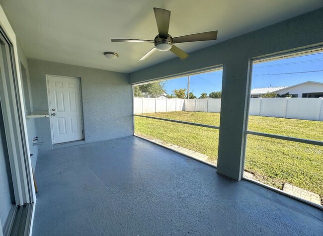 Building Photo - Stunning 3 Bedroom + Den Home with Fence +...