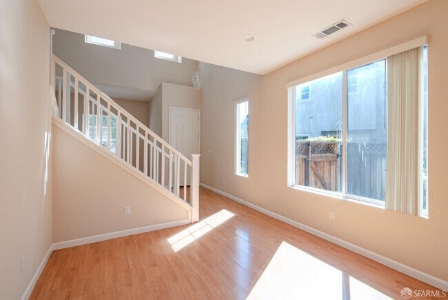 Building Photo - 6217 Shadow Hill Dr