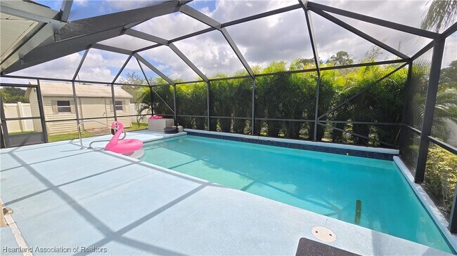 Building Photo - 268 Grosbeak Ave