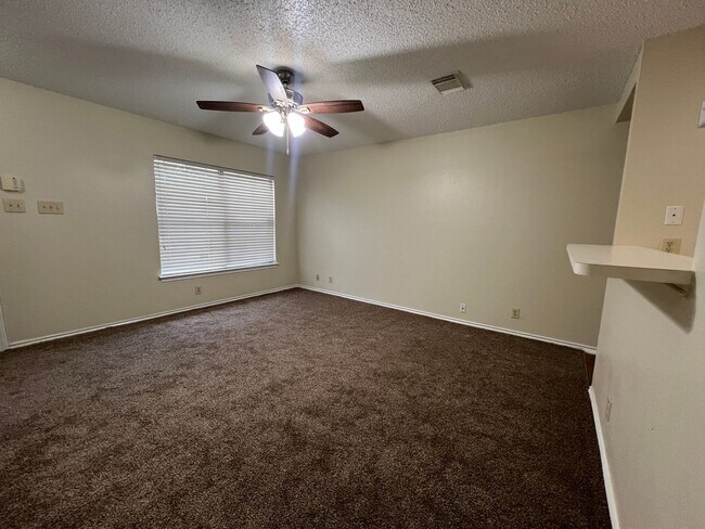 Foto del edificio - 4922 Hilltop Field Dr