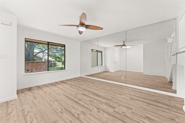 Foto del edificio - 903 Silver Quail Ln