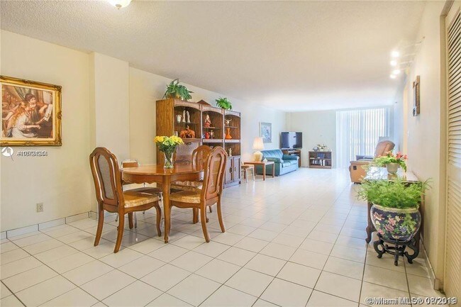 Building Photo - 2401 Collins Ave