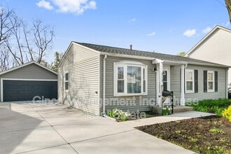 Building Photo - 215 E Maxon Ln