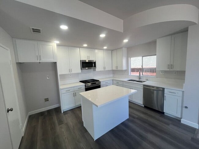 Building Photo - 39790 Monarch Dr