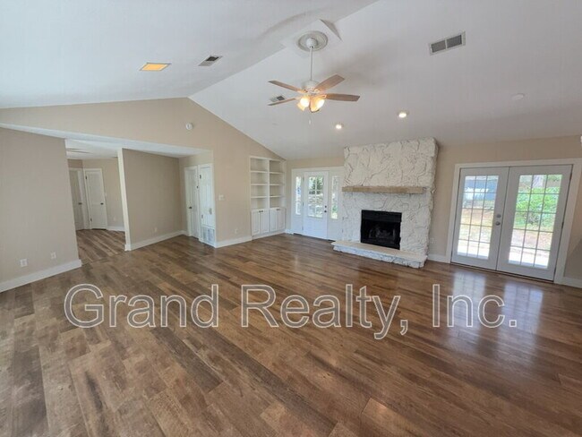 Foto del edificio - 7401 Bernadette Dr