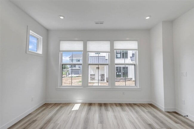 Foto del edificio - 16507 Honey Locust Dr