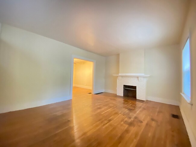 Foto del edificio - 920-922 Grafton Ave