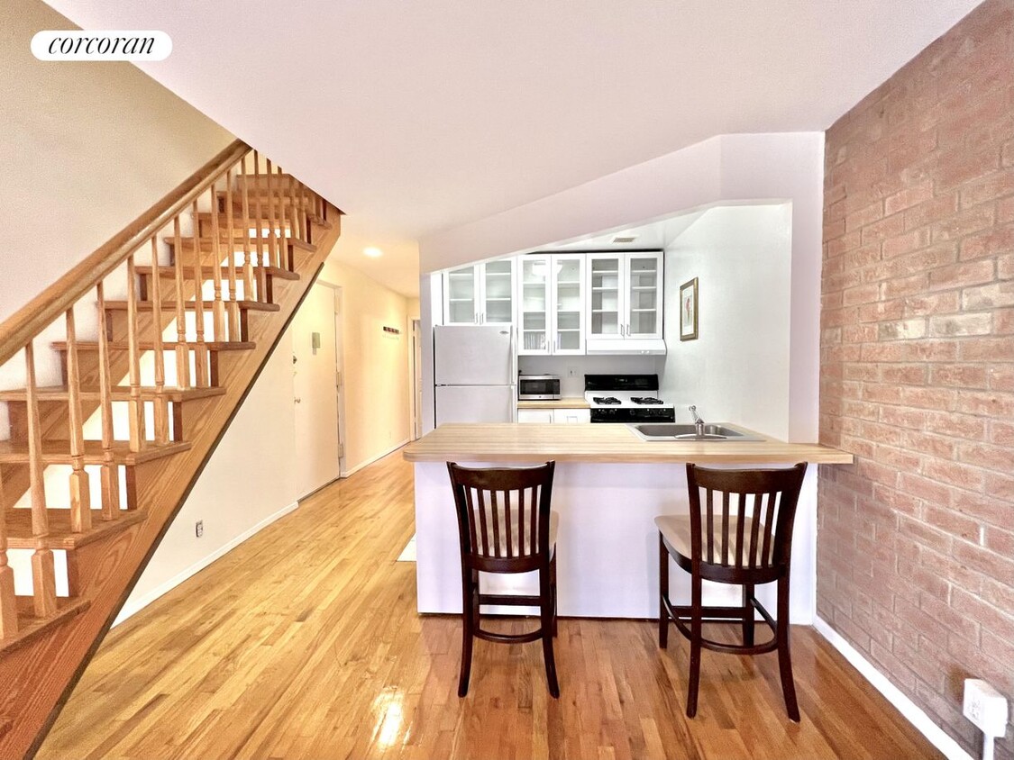 Primary Photo - 76-15 113th St