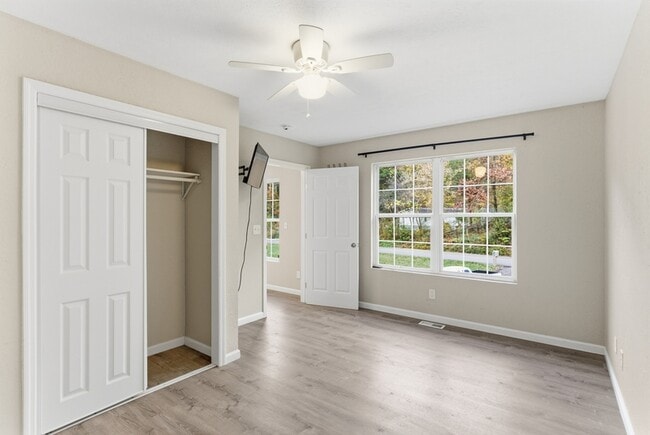 Foto del edificio - 923 McCubbins Rd