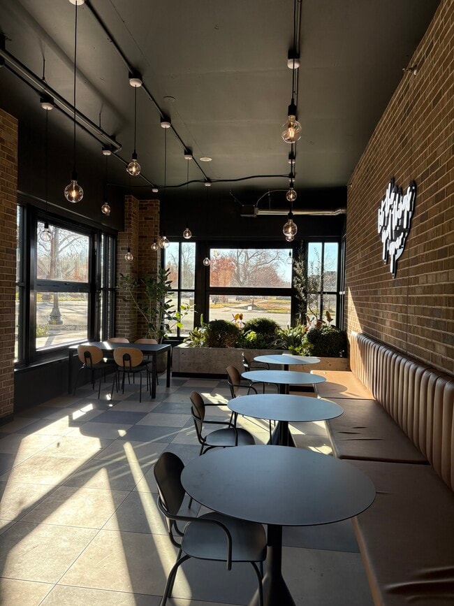 Building Photo - 25th and Quincy Apartments