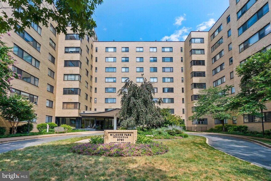 Foto principal - 3701 Connecticut Ave NW