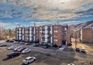 Building Photo - 1150 Golden Cir