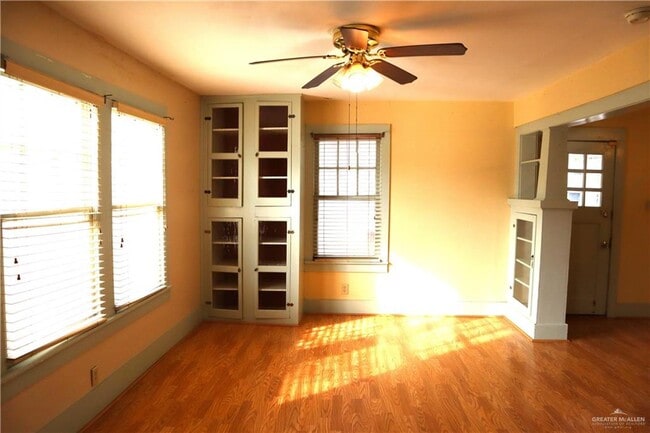 Building Photo - 15 E 8th St