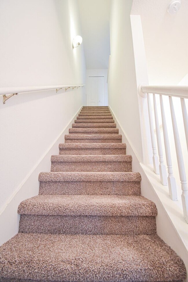 Foto del edificio - Beautiful 3 Bed Home in Longwood’s Premier Gated Community