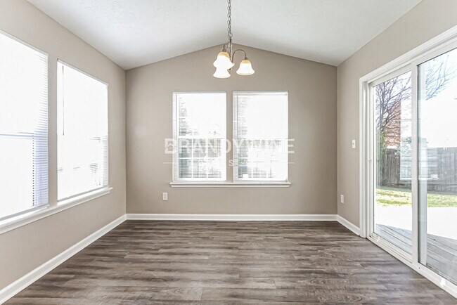 Foto del edificio - 16720 Yeoman Way