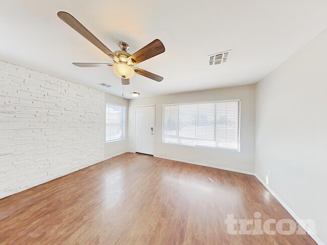 Building Photo - 2810 S 65th Ave