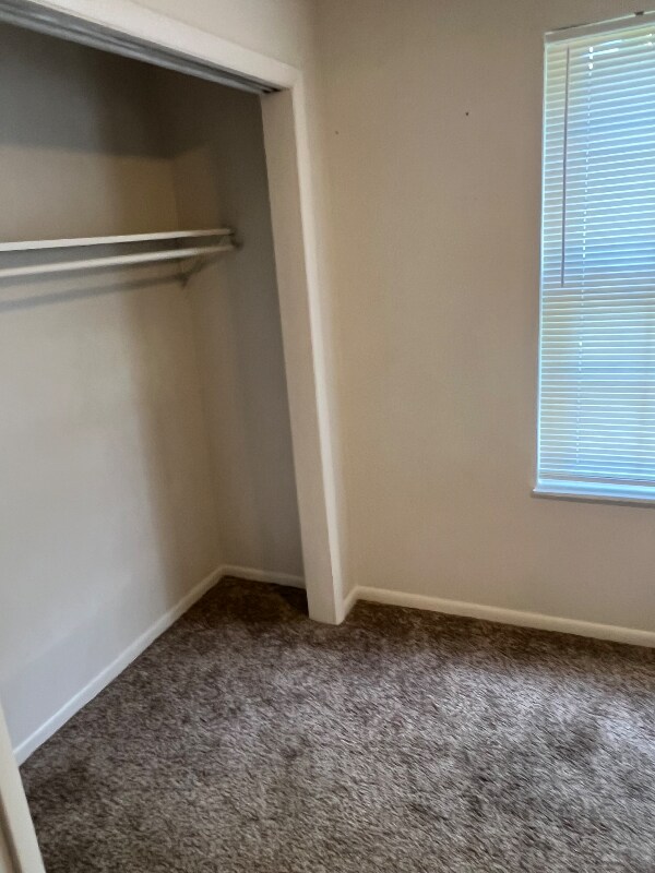 Building Photo - 184 Oak Hill Est