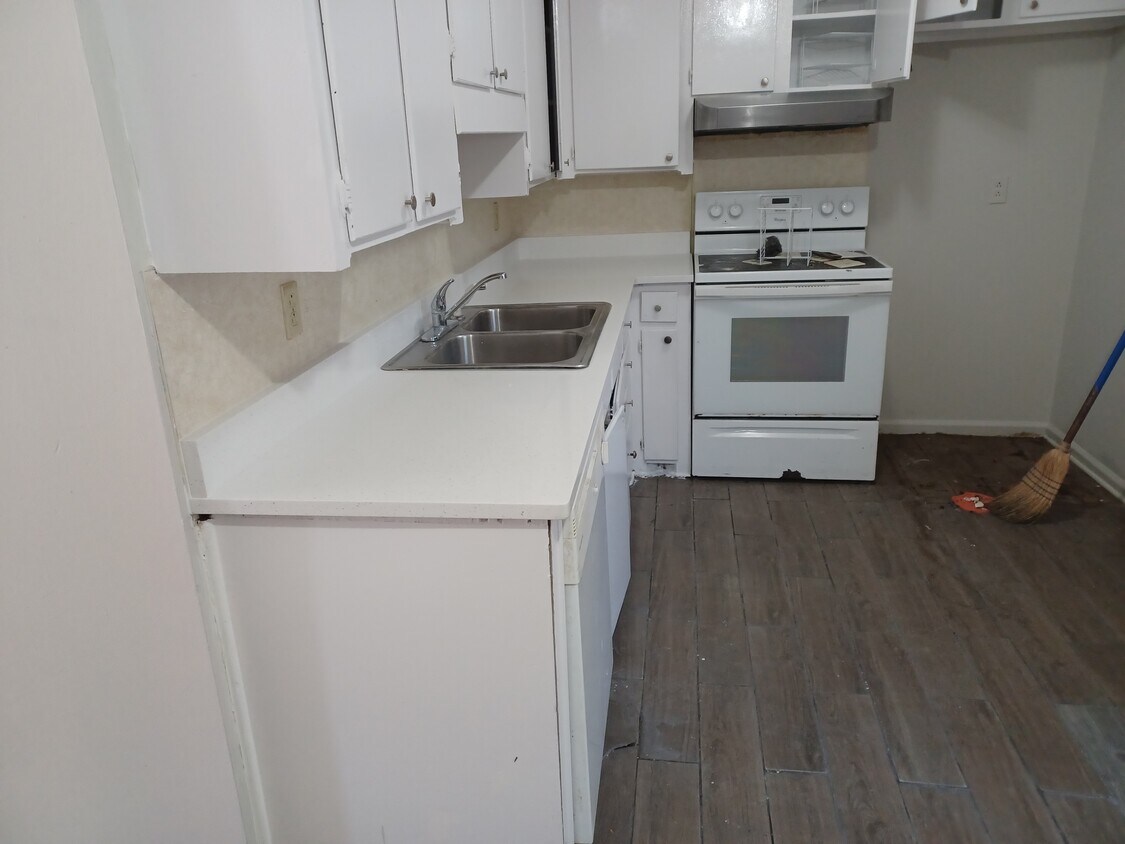 Primary Photo - 1440 Storie St