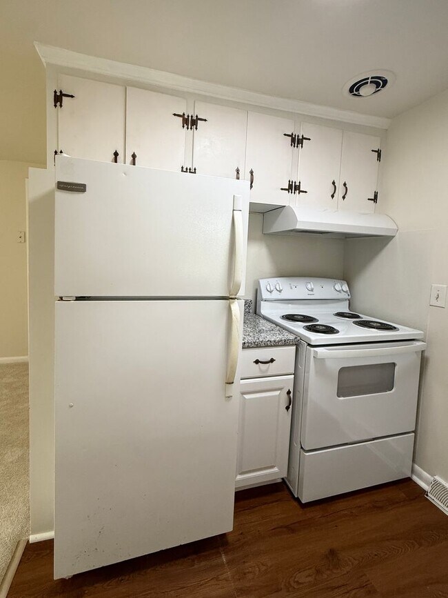 Building Photo - Refreshed One Bedroom in the City