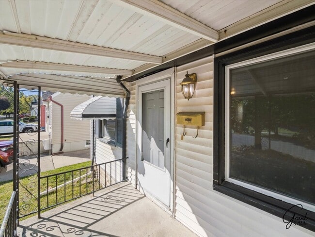 Building Photo - 3 Bedroom - 1 Bath - $1300