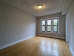 Foto principal - 3523 N Racine Ave