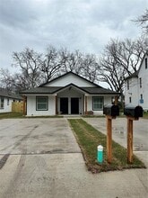 Building Photo - 406 W 6th St