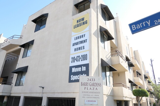 Foto del edificio - 2433 Barry Ave