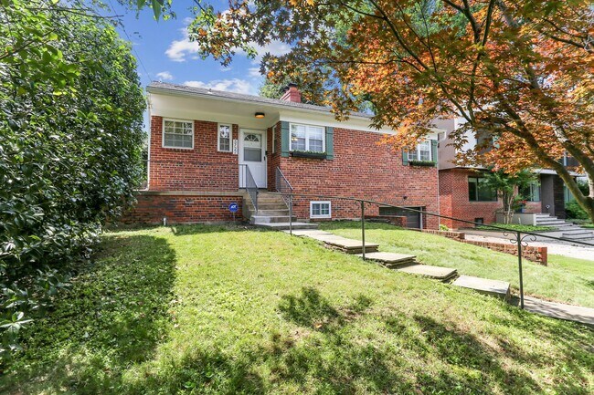 Foto del edificio - Lovely 3br/3ba home minutes from Downtown ...