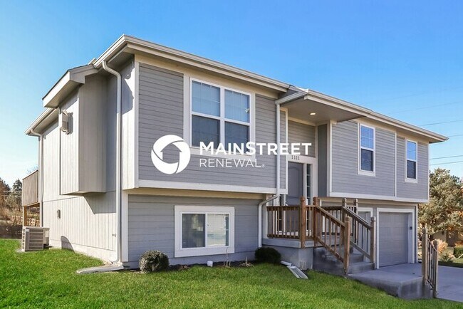 Foto del edificio - 3 Bedroom Pet-Friendly Home in Raymore, MO with Main Street Renewal