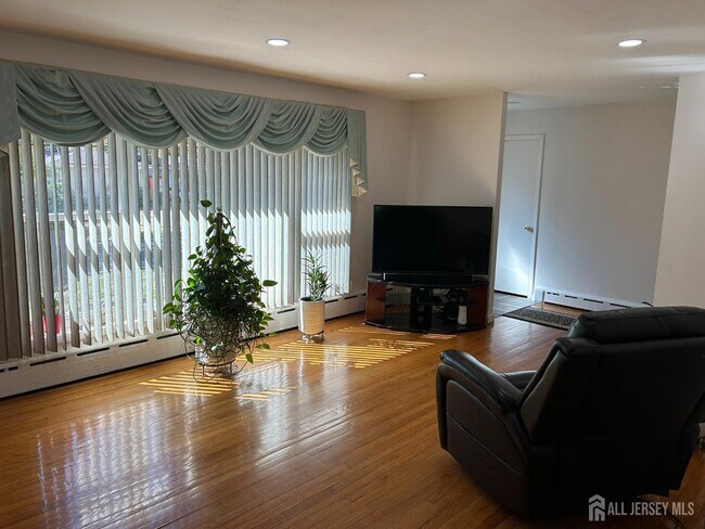 Foto del edificio - 1471 Thomas Ave