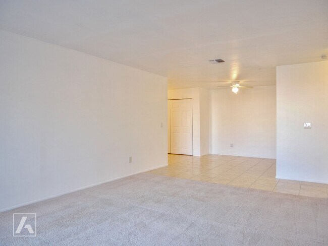 Building Photo - Beautiful 2 Bed 2 Bath Condo Located in Ca...