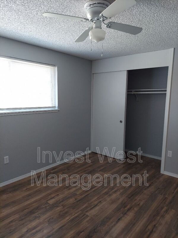 Building Photo - 2815 E 19 St